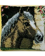 Knoop kussen pako paard op stal 013.310