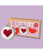 Crafty Mini Kit borduurpakket matchbox rood hart MB-145 incl. kleine borduurring & sleutelhangertje
