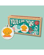 Crafty Mini Kit borduurpakket matchbox schelp MB-221 incl. kleine borduurring & sleutelhangertje