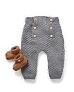 Phildar baby broekje in gerstekorrelsteek breien van Phil Ecolaine (703, m18).
