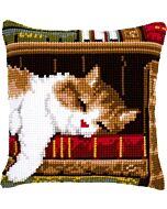  Borduurpakket  voorbedrukt kruissteek kussen  slapende kat op boekenrek van vervaco