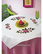 Borduurpakket tafelkleed bloemen met platsteek om te borduren voorbedrukt