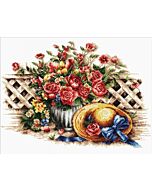 Needleart World voorbedrukt borduurpakket rozen met hoed op aida Needleart World 640.049