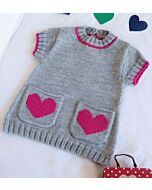 reipakket baby tuniekje met korte mouwen, twee voorzakjes met een hartjes van Phildar