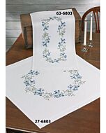 Voorbedrukte loper blauwe bloemen in platsteek 40x80 cm van Permin 63-6803