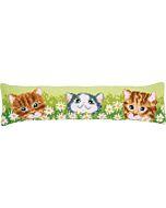 Borduurpakket tochtkussen katten tussen madeliefjes van Vervaco pn-0194686