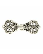 Metalen sier sluitingen als haak en oog. Ongeveer 5cm x 2cm.