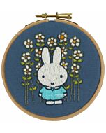 Pako borduurpakket vrij borduren Nijntje in bloemenveld van Dick Bruna 196-002