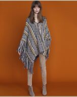 Phildar poncho met franjes van Phil Randonnees