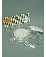 Ronde onderzetter voor een klein borduurwerkje met geschulpte rand