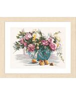  Borduurpakket  Stilleven van bloemen met kaaslinnen van Lanarte pn-0162299