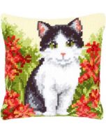 Vervaco borduurpakket kat in bloemenveld pn-143701 kruissteekkussen 