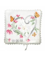 Borduurpakket ringenkussen vlinders en bloemen met telpatroon van Princesse