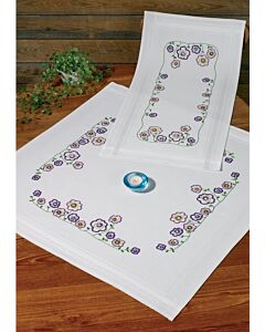Voorbedrukte loper bloemen in platsteek 40x80 cm van Permin 63-9852