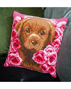 Borduurpakket kruissteekkussen puppy tussen rozen Vervaco pn-0163769