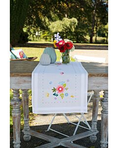 Borduurpakket voorbedrukte loper lentebloemen met vlinders Vervaco  PN-0175588