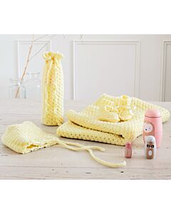 Haakpakket Lana Grossa babymuts en slofjes van Cool Wool Baby