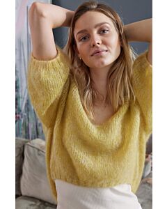 Lana Grossa gele trui met v-hals breien van Silkhair (Beloved Knits, m11)