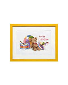 Borduurpakket geboortelap Lotte met speelgoed liegers stein van pako met telpatroon