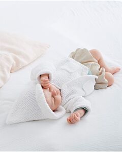 Phildar baby mantel met twee zakjes breien van Phil Baby doll