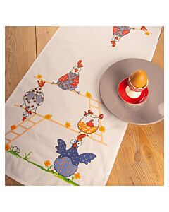 Vervaco borduurpakket tafelloper gekke kippen PN-0215597 voorbedrukt