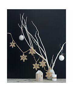 Gratis patroon van dit gezellige kerst sterrenslinger om te haken van Phildar Myriade.  